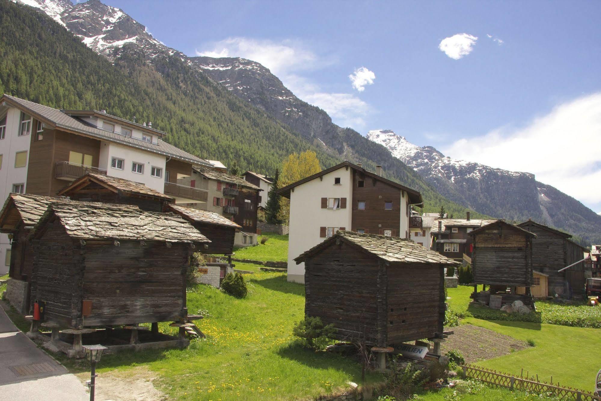 Hotel Walliserkanne Grachen Luaran gambar